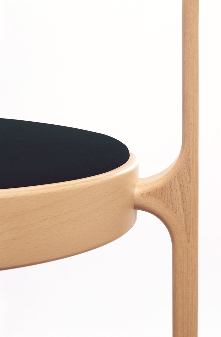 Serie 8000 Stoel- Magnus Olesen designklassieker, frame massief