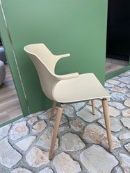 UITVERKOOP Frill Wood - kunststof stoel met beuken houten poten en armleggers - ZAND (SA) - NIEUW