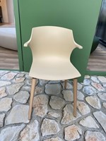 UITVERKOOP Frill Wood - kunststof stoel met beuken houten poten en armleggers - ZAND (SA) - NIEUW-2