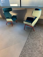UITVERKOOP 2 stuks Ila 2022 oorfauteuil met duo-tone stoffering. SETPRIJS