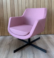 Loïs 4100/2 - gestoffeerde ontvangst / lounge stoel met middelhoge rugleuning op zwarte kruisvoet -1