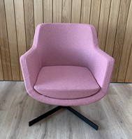Loïs 4100/2 - gestoffeerde ontvangst / lounge stoel met middelhoge rugleuning op zwarte kruisvoet -2