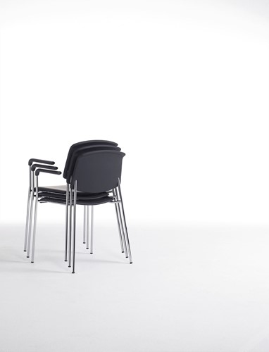 Pause armstoel gestapeld