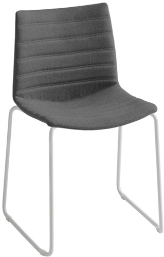 Point/Kanvas Slede Full - gestoffeerde stoel met sledeframe - WIT (BI) - Kvadrat - Remix - 982
