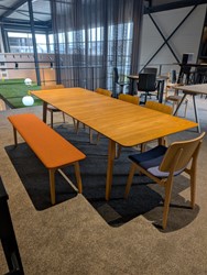 UITVERKOOP Uitschuifbare Freya tafel met 5 stoelen en een bank - Showroommodel