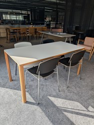 UITVERKOOP Magnus Olesen Slender tafel met 4 Pause stoelen - Showroommodel