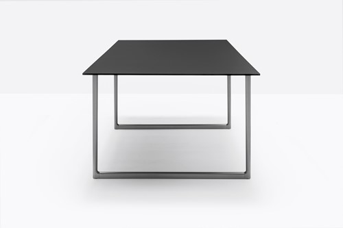 Toa Tafel - design vergader- conferentie tafel met een dun volkern blad en slanke poten-3